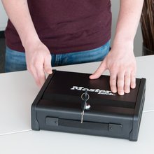 Master Lock Kompakt-Tresor mit Stahlseil Typ PP1KML