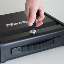 Master Lock Kompakt-Tresor mit Stahlseil Typ PP1KML