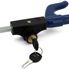 BASI® KFZ Lenkradkralle mit 2 Schlüsseln und LED?s Typ 0004-0107