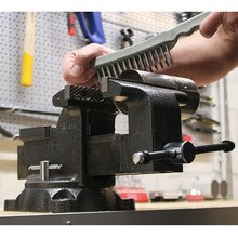 Schraubstock 200 mm YT-6504