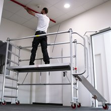Profi Aluminium-Gerst mit Treppe klappbar 178X74 cm 178SKT